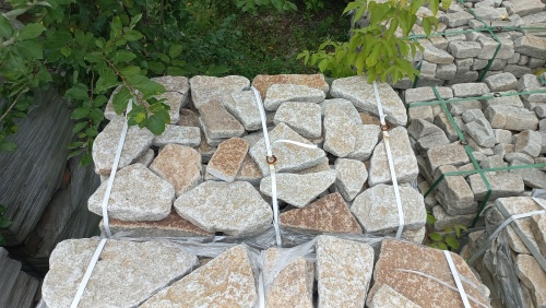 Гранитный плитняк галтованный для парковки купить в Бакале