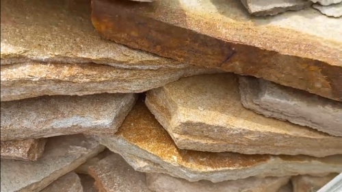 Плитняк златолит жёлтый золотистый для отмостки купить в Бакале