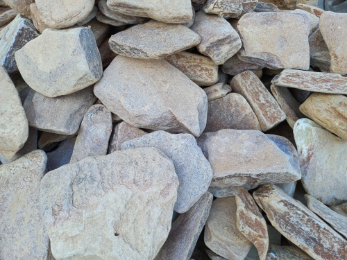 Златолит жёлтый, жёлто-зелёный глыбки и валуны для ланшафтного дизайна купить в Бакале