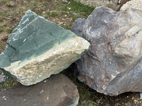 Камни для ландшафтного дизайна зелёные 10-60 килограмм купить в Бакале