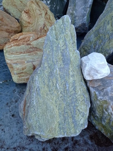 Златолит жёлтый, жёлто-зелёный глыбки и валуны для ланшафтного дизайна купить в Бакале