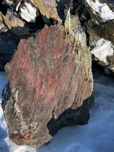 Ландшафтные глыбы красно-фиолетовые 200-1000 килограмм купить в Бакале