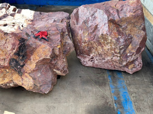 Ландшафтные глыбы красно-фиолетовые 200-1000 килограмм купить в Бакале