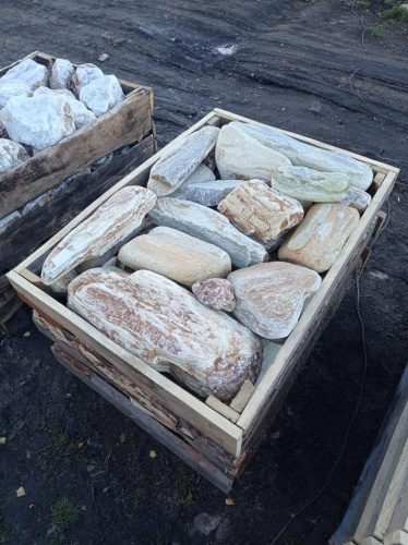 Златолит жёлтый, жёлто-зелёный глыбки и валуны для ланшафтного дизайна купить в Бакале