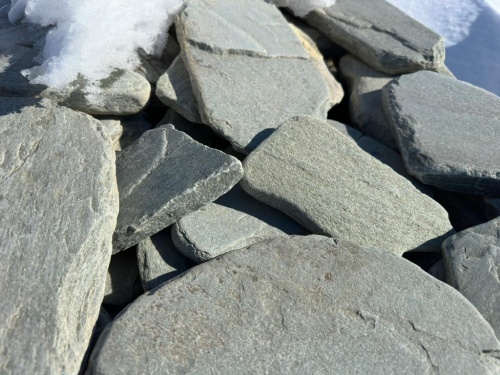 Плитняк златолит зелёный галтованный для цоколя купить в Бакале