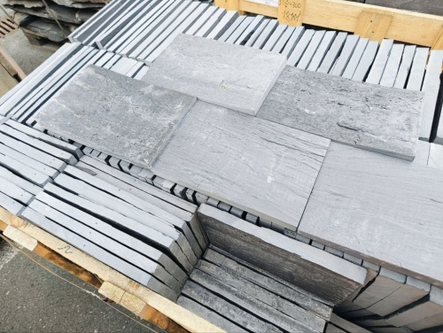 чёрная плитка из камня