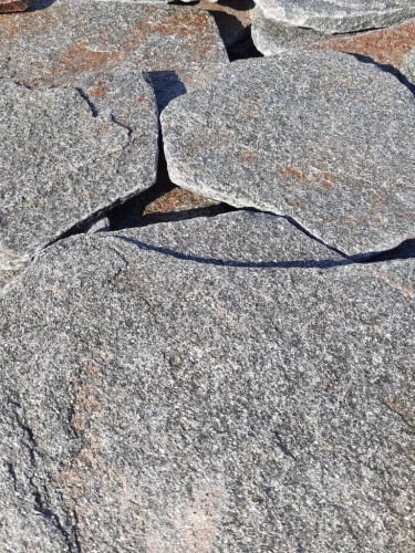 Златолит серебристый галтованный для лестниц купить в Бакале