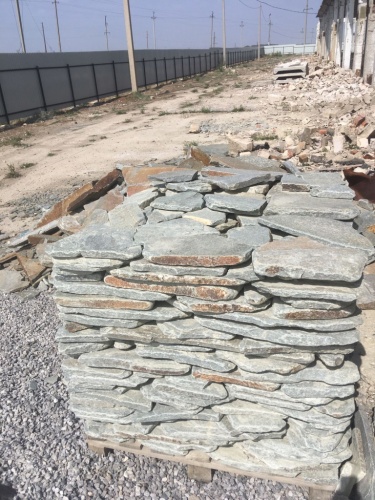 Златолит серебристый галтованный для лестниц купить в Бакале