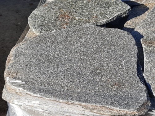 Златолит серебристый галтованный для лестниц купить в Бакале