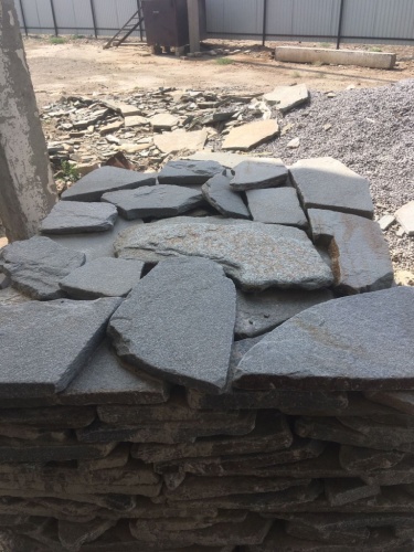 Златолит серебристый галтованный для лестниц купить в Бакале